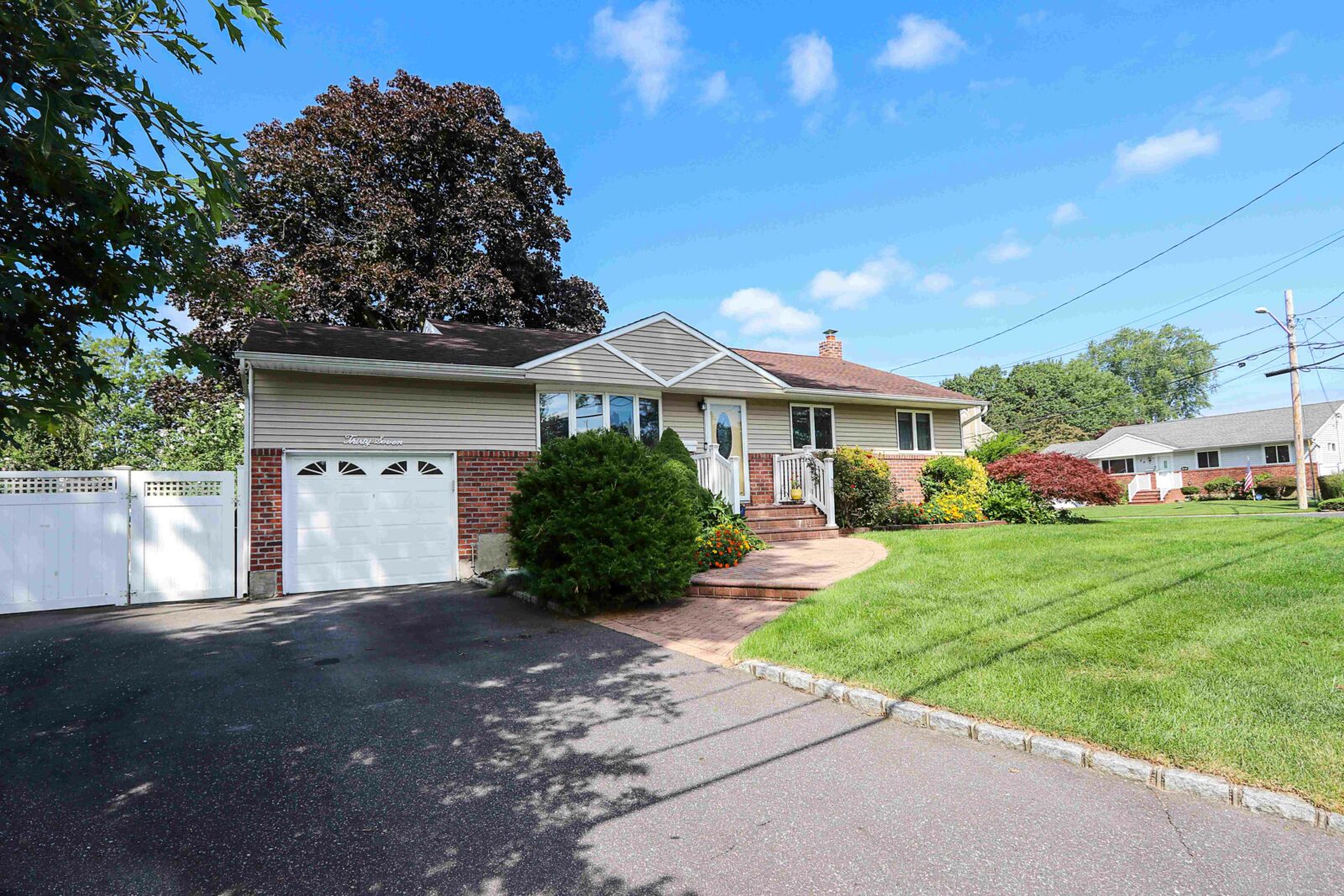 37 Bernard Ln, Commack 3