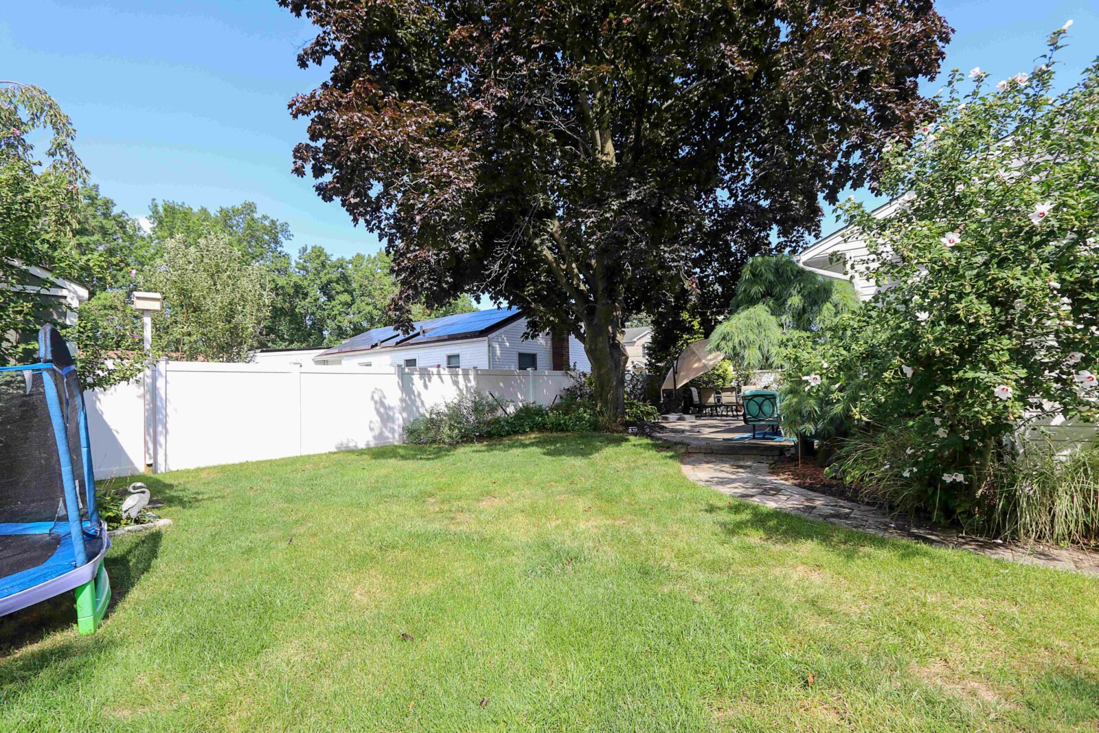 37 Bernard Ln, Commack 31